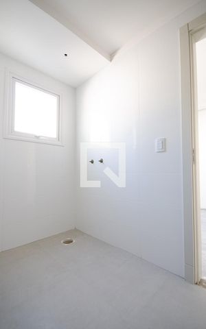 Casa de condomínio para alugar com 278m², 4 quartos e 3 vagasBanheiro da Suíte 2