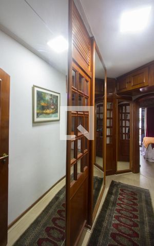 Apartamento à venda com 226m², 4 quartos e 3 vagasCloset Suíte 3