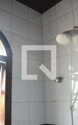 Casa para alugar com 337m², 4 quartos e 2 vagasBanheiro Social