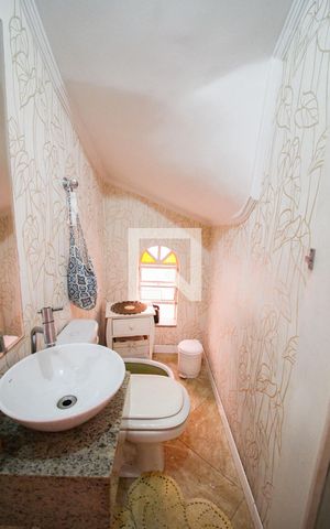 Casa à venda com 240m², 3 quartos e 3 vagaslavabo