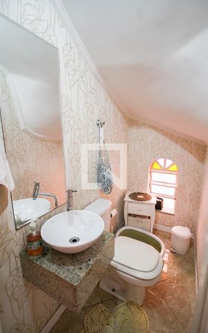 Casa à venda com 240m², 3 quartos e 3 vagaslavabo