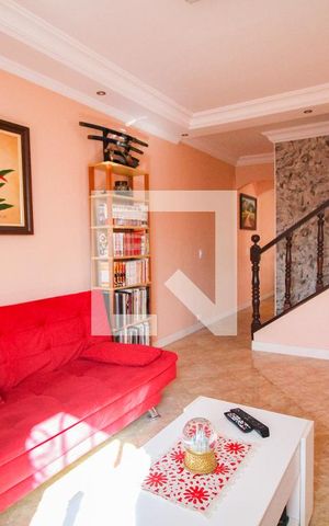 Casa à venda com 240m², 3 quartos e 3 vagassala