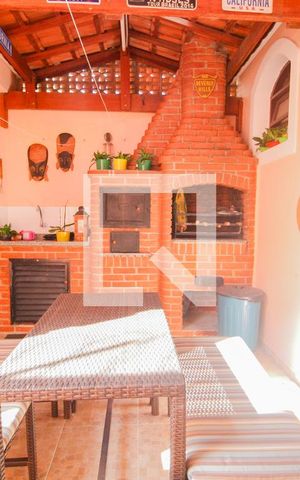 Casa à venda com 240m², 3 quartos e 3 vagaschurrasqueira