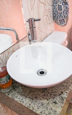 Casa à venda com 240m², 3 quartos e 3 vagaslavabo