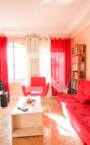 Casa à venda com 240m², 3 quartos e 3 vagassala