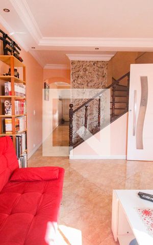 Casa à venda com 240m², 3 quartos e 3 vagassala