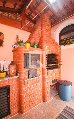 Casa à venda com 240m², 3 quartos e 3 vagaschurrasqueira