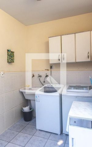 Casa à venda com 360m², 4 quartos e 4 vagas Casa à venda com 360m², 4 quartos e 4 vagasÁrea de serviço