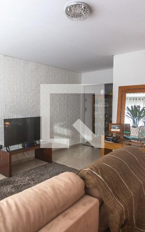 Casa à venda com 360m², 4 quartos e 4 vagas Casa à venda com 360m², 4 quartos e 4 vagasSala de estar
