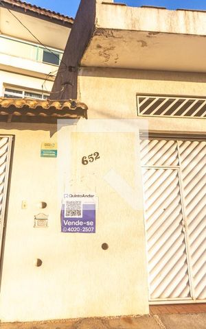 Casa à venda com 360m², 4 quartos e 4 vagas Casa à venda com 360m², 4 quartos e 4 vagasFachada
