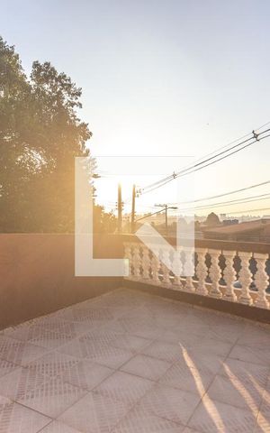 Casa à venda com 360m², 4 quartos e 4 vagas Casa à venda com 360m², 4 quartos e 4 vagasVaranda
