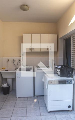 Casa à venda com 360m², 4 quartos e 4 vagas Casa à venda com 360m², 4 quartos e 4 vagasÁrea de serviço