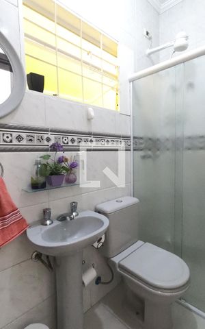Casa à venda com 200m², 3 quartos e 2 vagasBanheiro