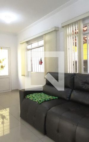 Casa à venda com 200m², 3 quartos e 2 vagasSala