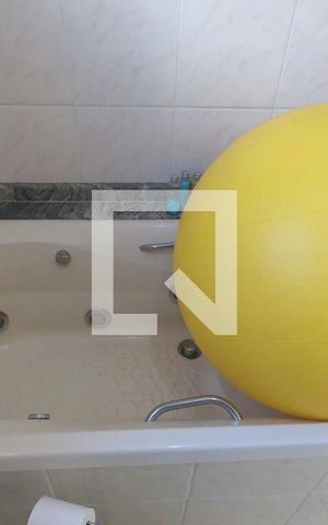 Casa à venda com 200m², 3 quartos e 2 vagasBanheiro da Suíte 1