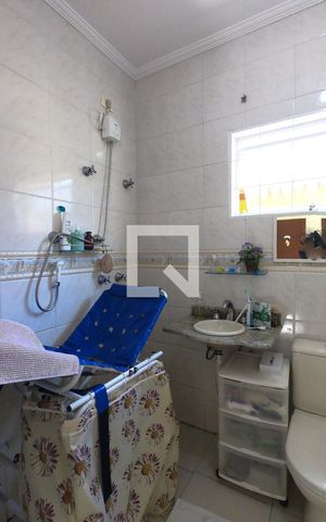 Casa à venda com 200m², 3 quartos e 2 vagasBanheiro da Suíte 1