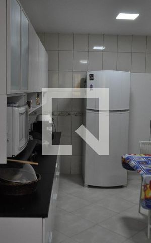 Casa à venda com 184m², 3 quartos e 6 vagasCozinha - Armários