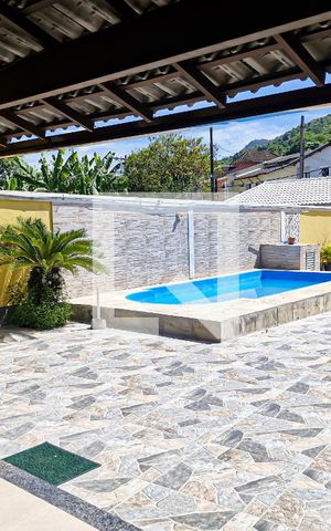 Casa à venda com 184m², 3 quartos e 6 vagas Casa à venda com 184m², 3 quartos e 6 vagasPiscina