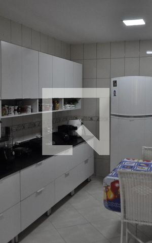 Casa à venda com 184m², 3 quartos e 6 vagasCozinha - Armários