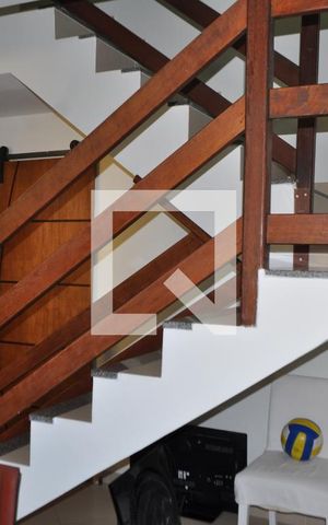 Casa à venda com 184m², 3 quartos e 6 vagasEscada de Acesso Segundo Andar