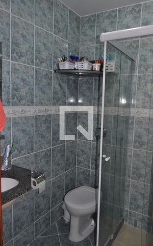 Casa à venda com 184m², 3 quartos e 6 vagasBanheiro da Suíte 2