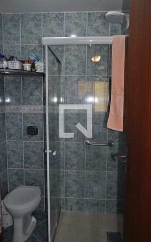 Casa à venda com 184m², 3 quartos e 6 vagasBanheiro da Suíte 2