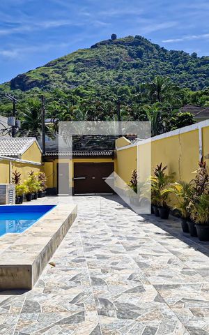 Casa à venda com 184m², 3 quartos e 6 vagas Casa à venda com 184m², 3 quartos e 6 vagasPiscina