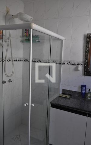 Casa à venda com 184m², 3 quartos e 6 vagasBanheiro da Suíte 1