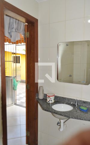 Casa à venda com 184m², 3 quartos e 6 vagasBanheiro de Serviço