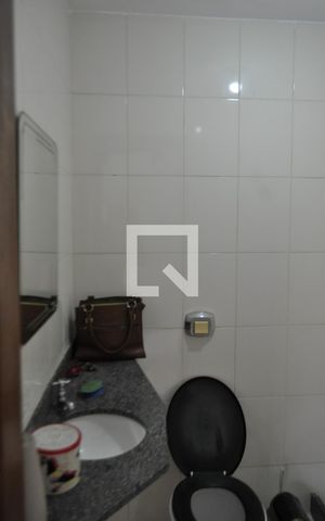 Casa à venda com 184m², 3 quartos e 6 vagasBanheiro de Serviço