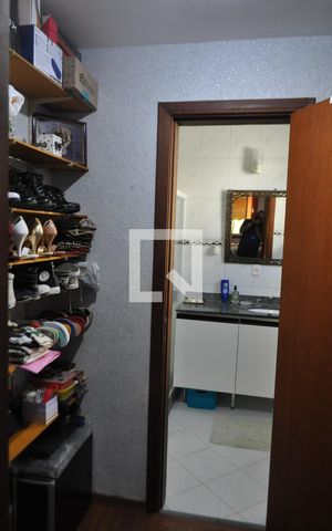 Casa à venda com 184m², 3 quartos e 6 vagasCloset do quarto 1