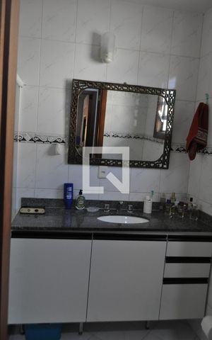 Casa à venda com 184m², 3 quartos e 6 vagasBanheiro da Suíte 1