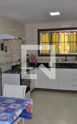 Casa à venda com 184m², 3 quartos e 6 vagasCozinha - Armários