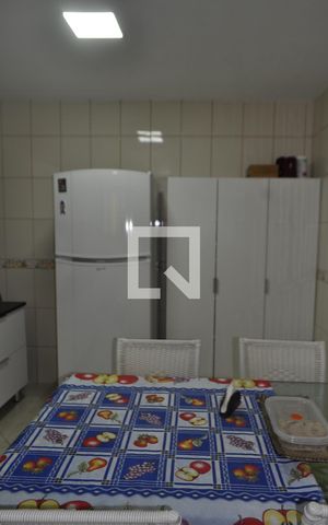 Casa à venda com 184m², 3 quartos e 6 vagasCozinha - Armários