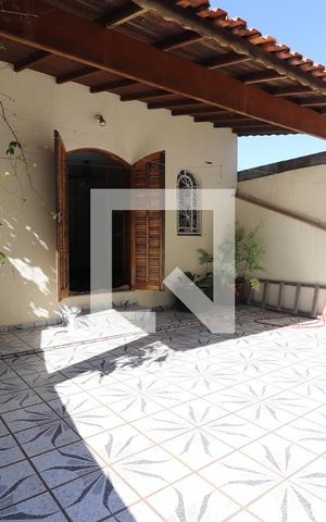 Casa à venda com 150m², 3 quartos e 2 vagasSacada suite 1