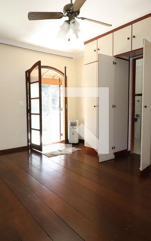 Casa à venda com 150m², 3 quartos e 2 vagasSuíte 1