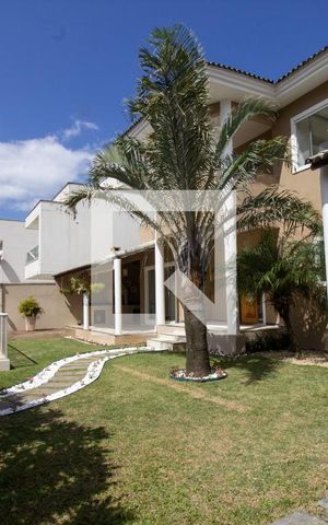 Casa à venda com 360m², 6 quartos e 4 vagas Casa à venda com 360m², 6 quartos e 4 vagasQuintal
