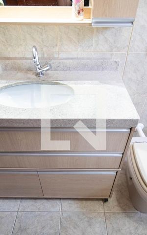 Casa à venda com 264m², 5 quartos e 2 vagas Casa à venda com 264m², 5 quartos e 2 vagasBanheiro Corredor