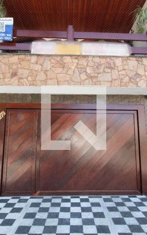 Casa à venda com 264m², 5 quartos e 2 vagas Casa à venda com 264m², 5 quartos e 2 vagasFachada