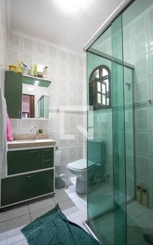 Casa à venda com 264m², 5 quartos e 2 vagas Casa à venda com 264m², 5 quartos e 2 vagasBanheiro da Suíte 1