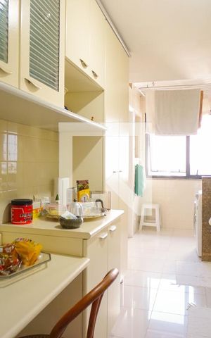 Apartamento à venda com 110m², 3 quartos e 2 vagas Apartamento à venda com 110m², 3 quartos e 2 vagasCozinha e Área de Serviço