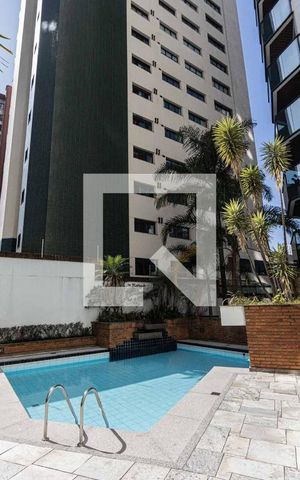Apartamento para alugar com 310m², 3 quartos e 3 vagas Apartamento para alugar com 310m², 3 quartos e 3 vagasÁrea comum - Piscina