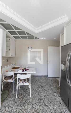 Apartamento para alugar com 310m², 3 quartos e 3 vagas Apartamento para alugar com 310m², 3 quartos e 3 vagasCozinha