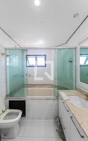 Apartamento para alugar com 310m², 3 quartos e 3 vagas Apartamento para alugar com 310m², 3 quartos e 3 vagasBanheiro Suite