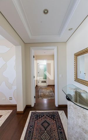 Apartamento para alugar com 310m², 3 quartos e 3 vagas Apartamento para alugar com 310m², 3 quartos e 3 vagasCorredor
