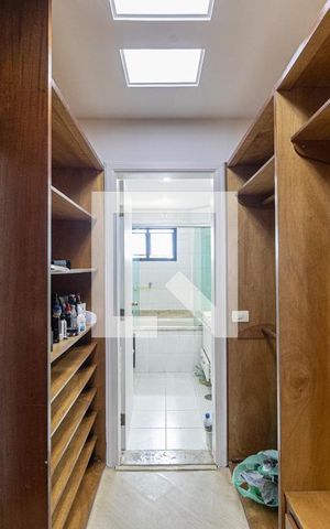 Apartamento para alugar com 310m², 3 quartos e 3 vagas Apartamento para alugar com 310m², 3 quartos e 3 vagasCloset