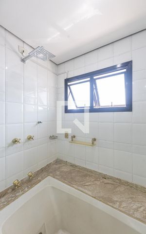 Apartamento para alugar com 310m², 3 quartos e 3 vagas Apartamento para alugar com 310m², 3 quartos e 3 vagasBanheiro Suite