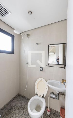 Apartamento para alugar com 310m², 3 quartos e 3 vagas Apartamento para alugar com 310m², 3 quartos e 3 vagasBanheiro de Serviço