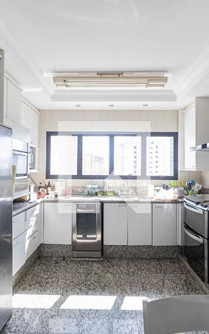 Apartamento para alugar com 310m², 3 quartos e 3 vagas Apartamento para alugar com 310m², 3 quartos e 3 vagasCozinha