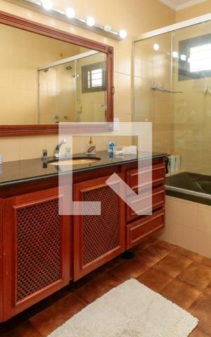 Casa à venda com 476m², 5 quartos e 4 vagas Casa à venda com 476m², 5 quartos e 4 vagasBanheiro 3